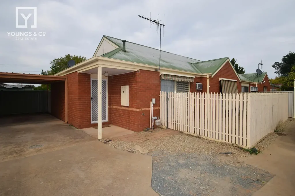 WELL PRESENTED TWO BEDROOM UNIT