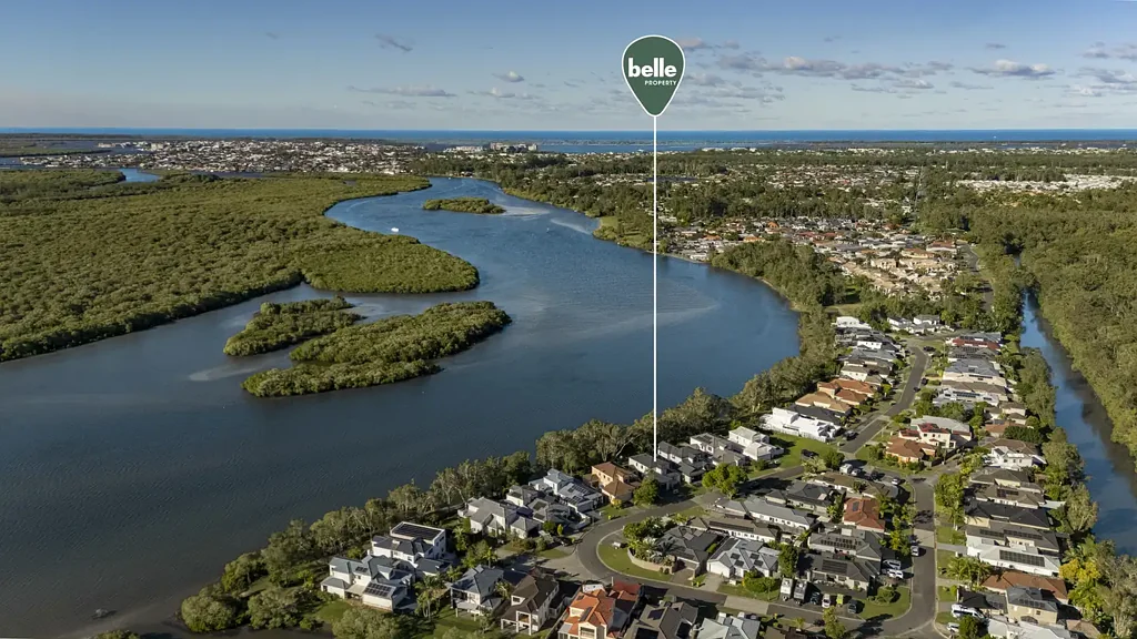 Waterfront Living on the Coombabah River
