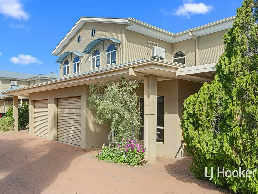 Gillen 3房  Spacious End Townhouse – Quiet, Private & Moments from the CBD