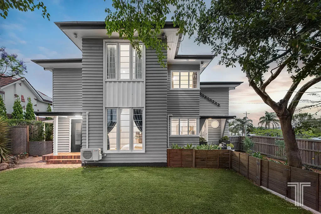 2 Sylvia Street, Camp Hill, QLD 4152