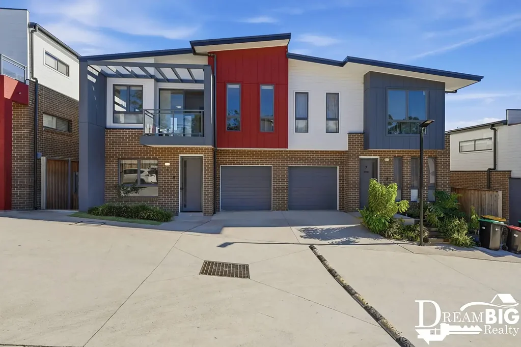 Riverstone 4 Slaapkamer Stylish Townhouse Living in a Prime Location