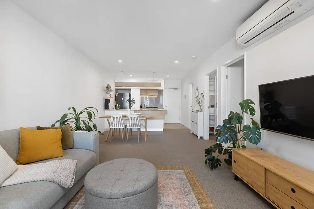 Stylish 1 Bedroom apartment plus storage