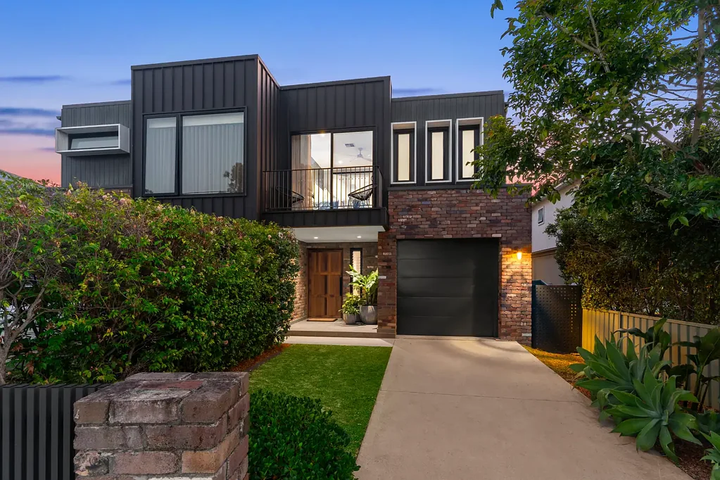 Caringbah South 4Moenga Contemporary Luxury Living