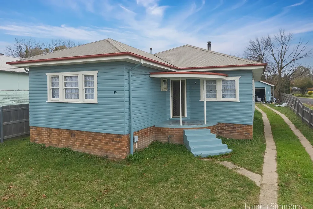 Armidale 4房  Charming Family Home on 540sqm in Prime Armidale Location