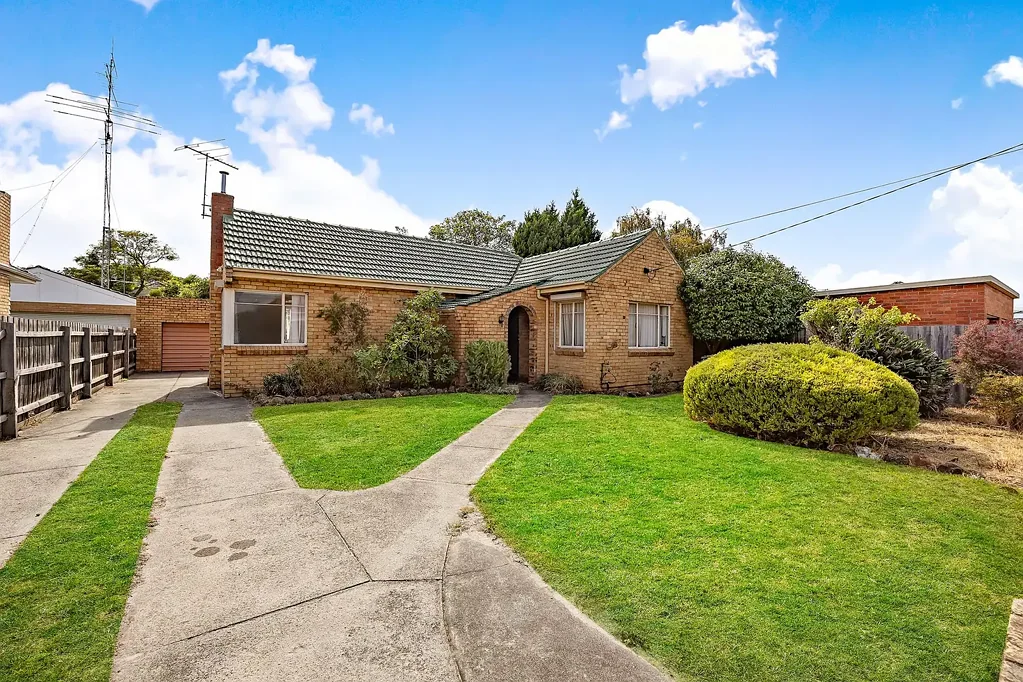 Hughesdale 3 Bedroom Charming Potential in a Prized Pocket