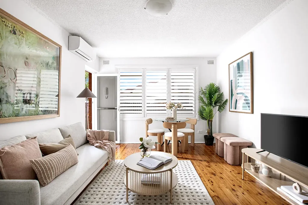 Marrickville 2房 精品红砖建筑 采光充足 东向阳台 产权车位 交通便利 私密安静 升值潜力 A fresh and bright retreat in an unbeatable location