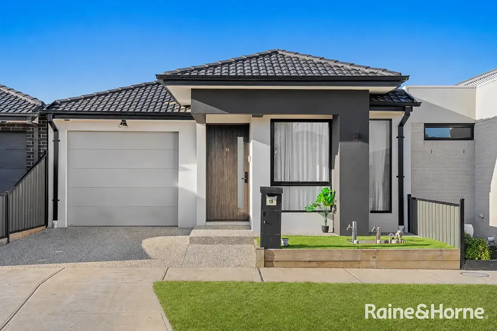 Modern Family Home in Thriving Mickleham Location