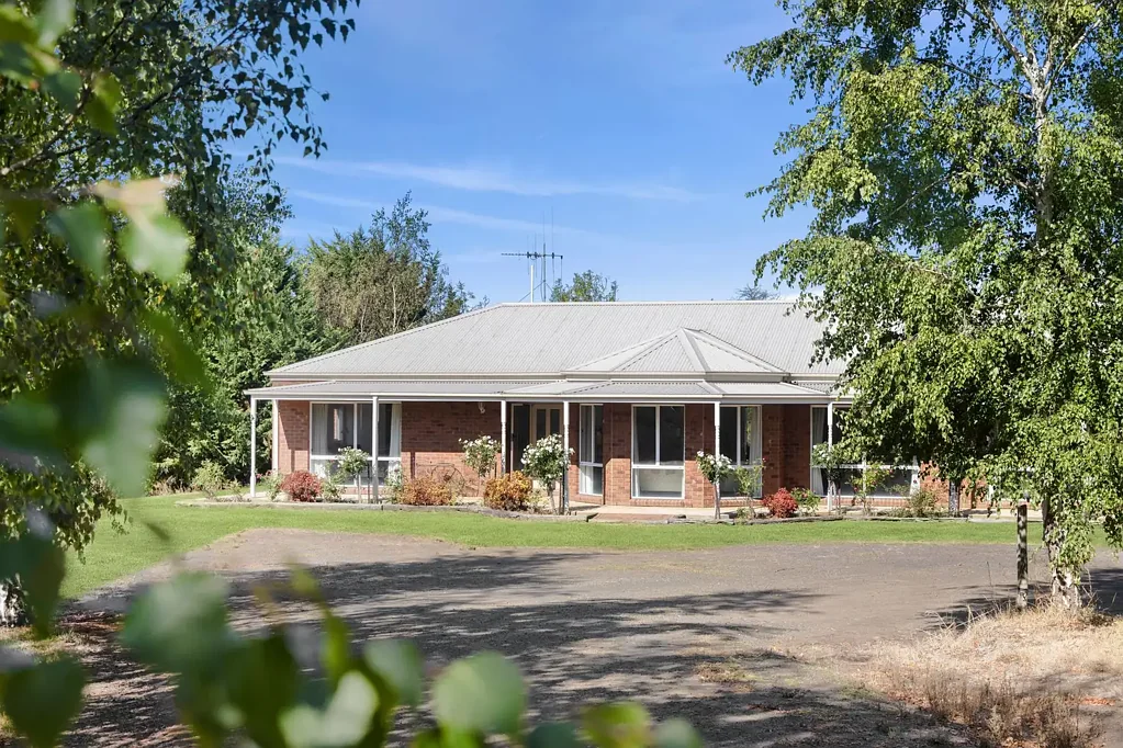 Kyneton 4ਬੈੱਡਰੂਮ Generous Family Home on 14.5 acres overlooking Kyneton