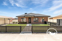 1/110 White  Street, Kilmore