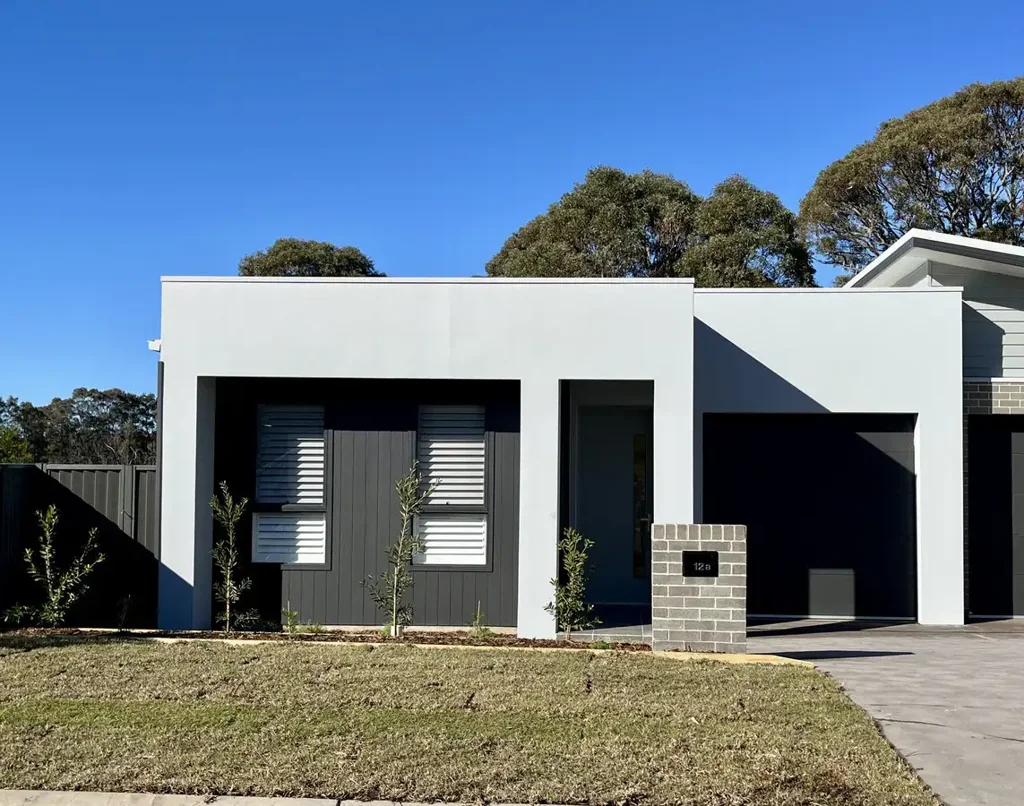 3-Bedroom Duplex with Bush Outlook