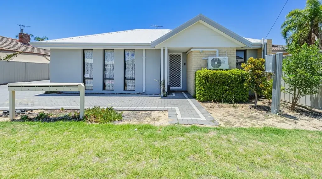 🏡 Your Perfect Singles Retreat! 1-Bedroom Haven at 1/4 Balfour Swan View, WA 6056 🏡