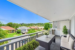 2/8 Waterdown Drive, Elanora