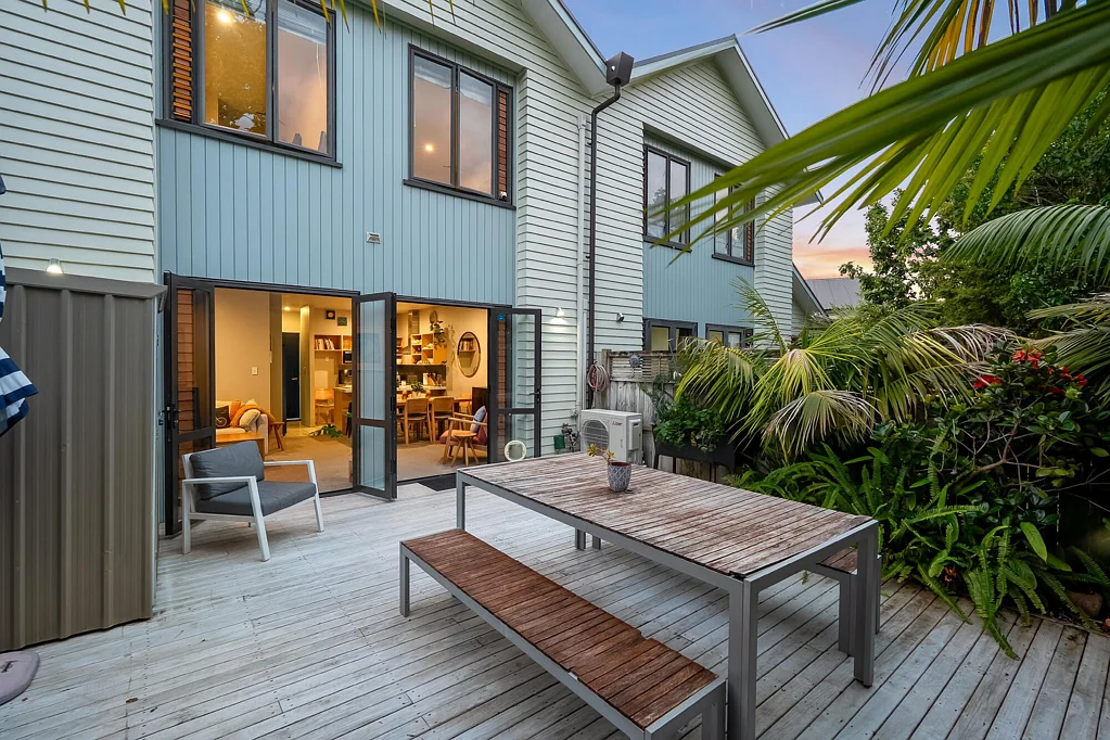 8/11 The Avenue, Albany, North Shore City, Auckland