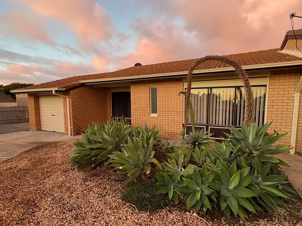 Semaphore Park 2ਬੈੱਡਰੂਮ Enjoy the best of coastal living with views across Point Malcolm reserve.