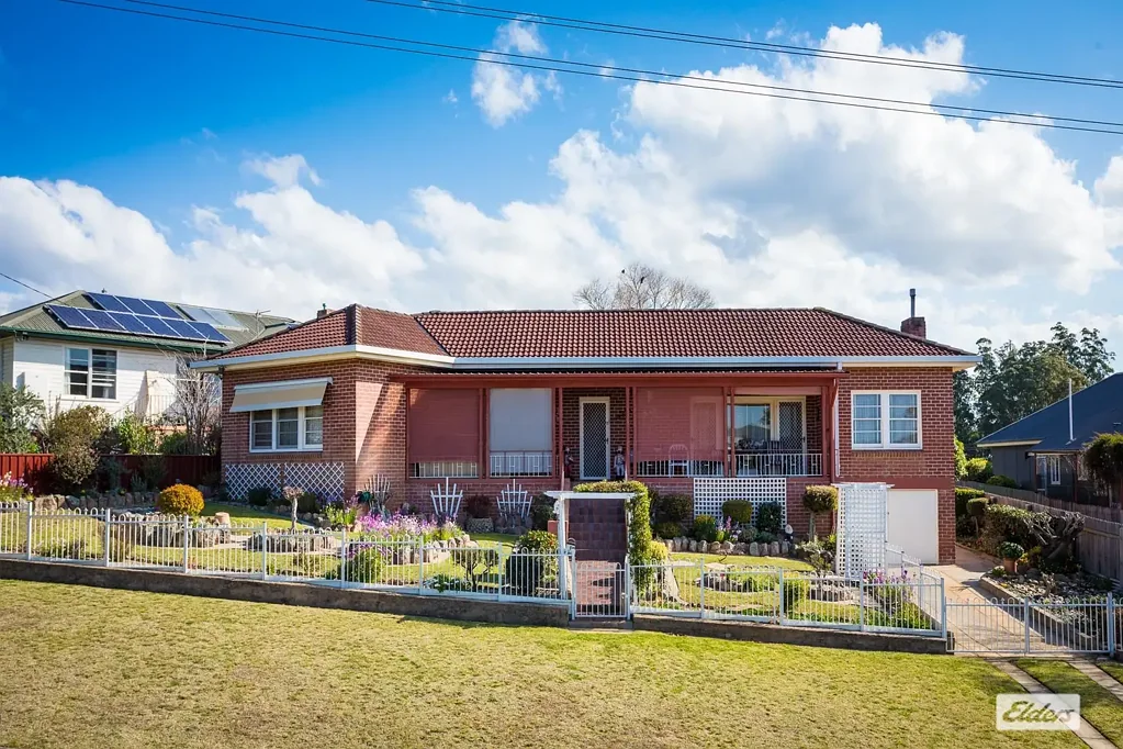 Bega 3房  Classic Double Brick Home in the Heart of Bega