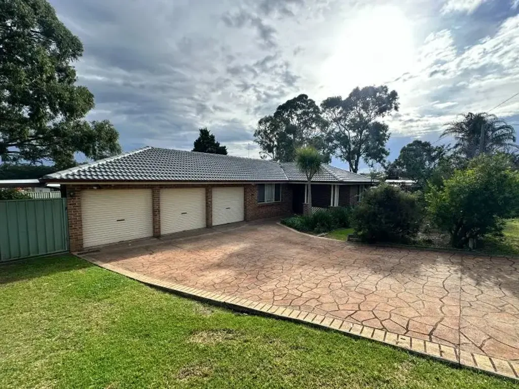 Rare Rental on Rixon!