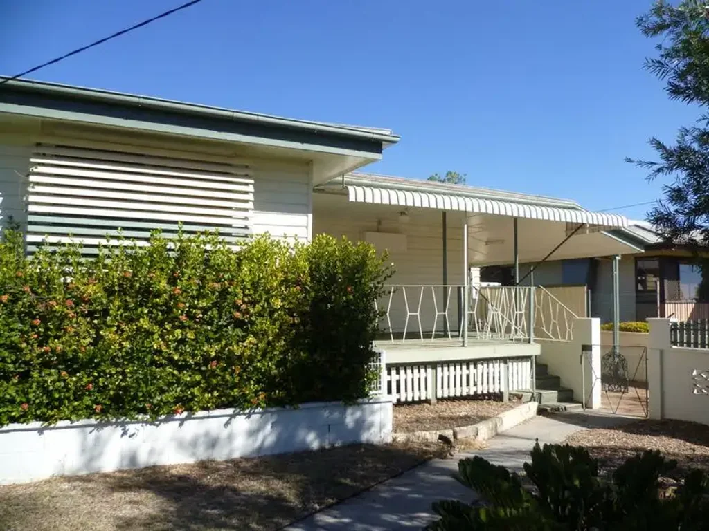 Mount Isa 3 Bedroom Poolside living or investing