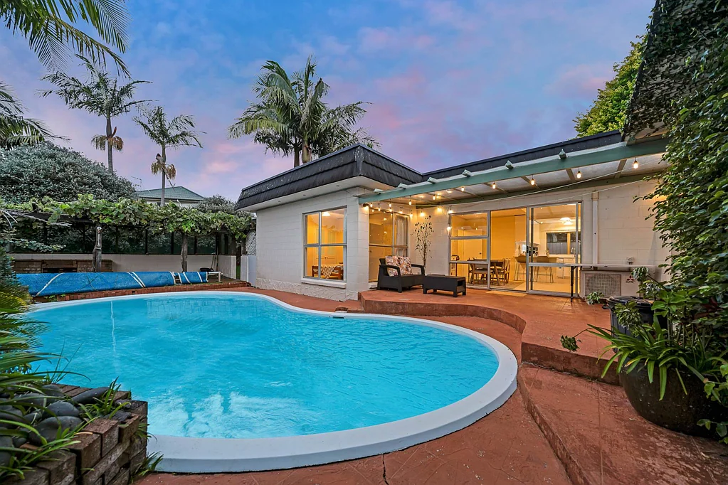 Pahurehure 4 Slaapkamer Overseas Vendor Says Sell - Spacious Family Li...