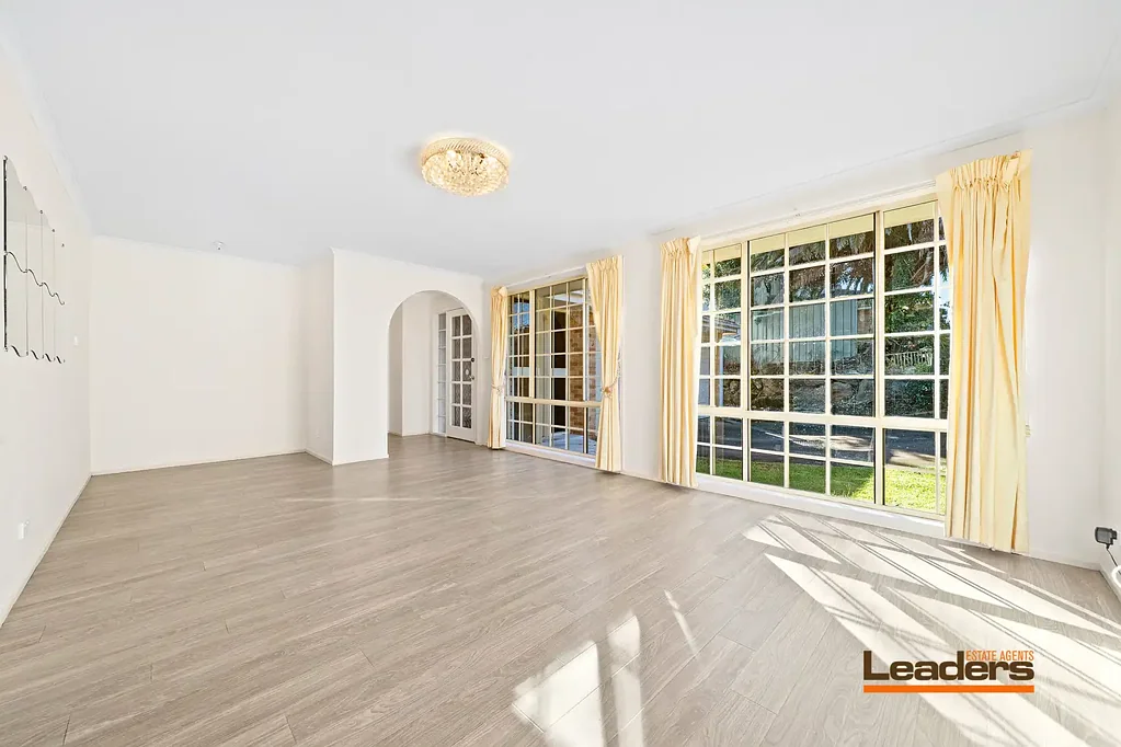 Hornsby 4ห้องนอน Fabulous 4-Bedroom Home in Prime Hornsby Location !