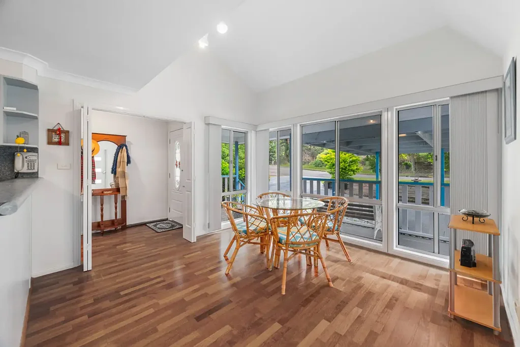 Winmalee 4ห้องนอน Convenients and Backing onto Nature The Location is a Treat