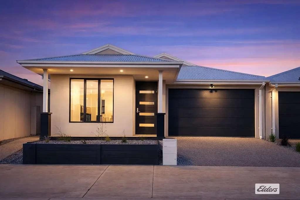 8 Janaki Street, Werribee, VIC 3030