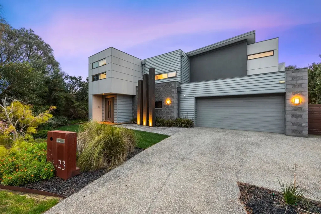 Torquay 4房  STUNNING FAMILY SANCTUARY WITH SWEEPING WATER & GOLF COURSE VIEWS!!