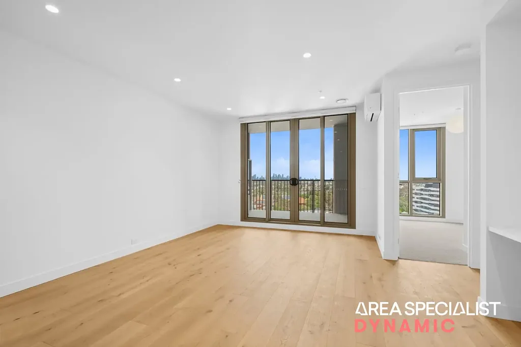 Fantastic Views Towards The City Skyline, Modern Living In Prime Location!