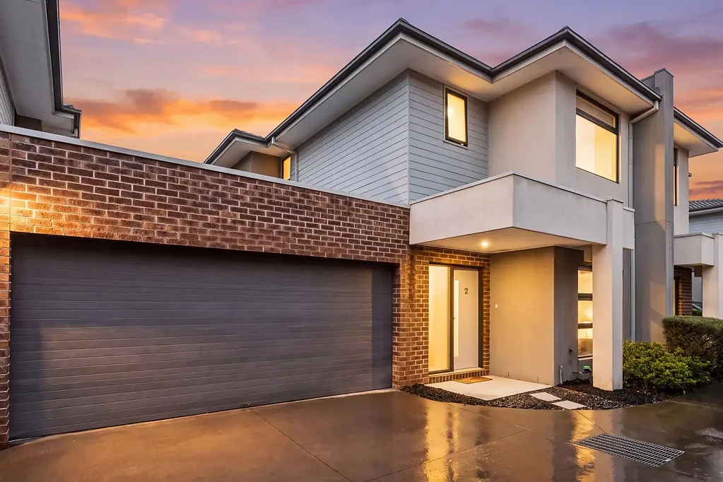 Carnegie 4غرفة نوم Contemporary Family Living with Flexible Spaces in a Prime Carnegie Location