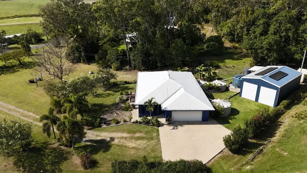 Alligator Creek 3房  Immaculate Acreage Property With Quality Living