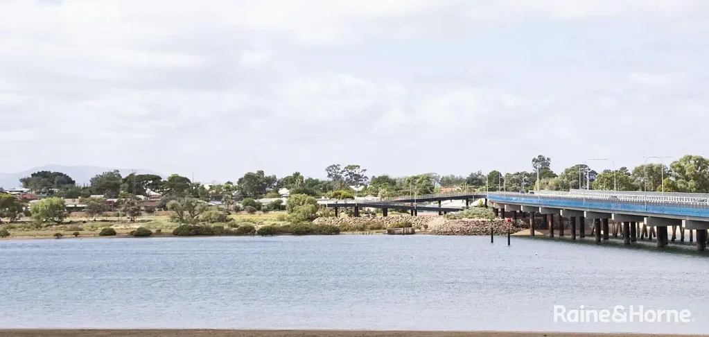 Port Augusta West 3ห้องนอน Absolute Waterfront Living At Its Best!
