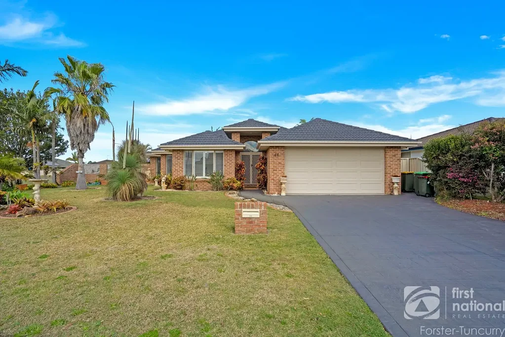 Tuncurry 4房  Spacious 4 Bedroom Family Retreat with Multiple Living Areas & Pool