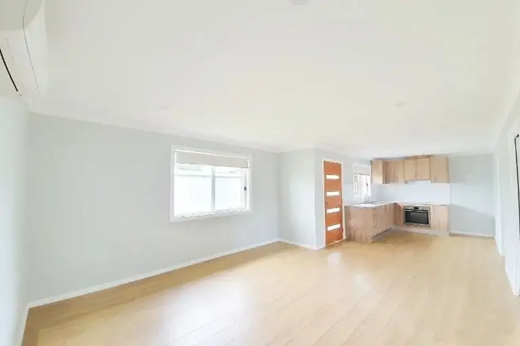 Hassall Grove 5房 独立屋和祖母房 - 双收入物业！ Brick House & Granny Flat In A Prime Location!