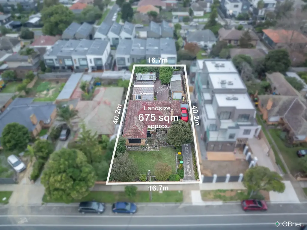 Bentleigh East 4房 宽敞四卧主卧套房 宽大地块GRZ1区 多区生活布局 独立车库工作室 大型庭院娱乐 靠近中心路商圈 学校公园交通 GRZ1 Opportunity | Prime Bentleigh East Landholding