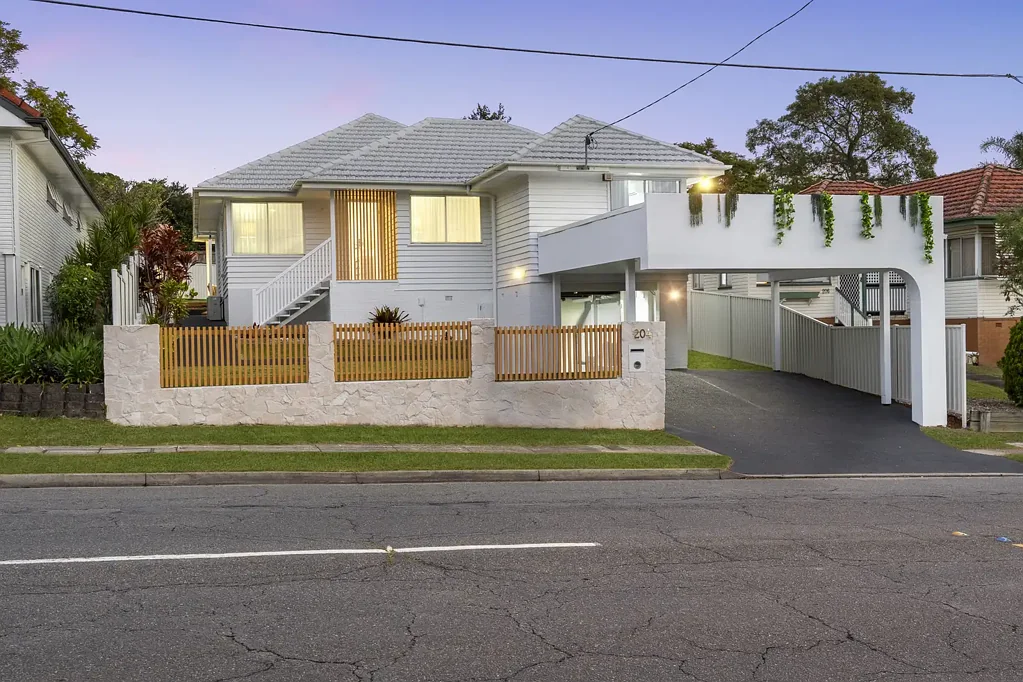 Wavell Heights 5 Slaapkamer A Stunning Renovated Residence Offering Space, Style and Versatility in the Heart of Wavell Heights