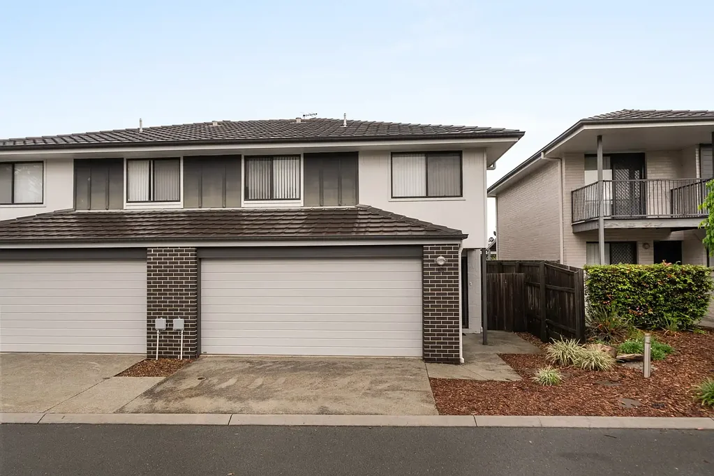 Mango Hill 4બેડરૂમ Spacious Four-Bedroom Townhouse in the Heart of Mango Hill