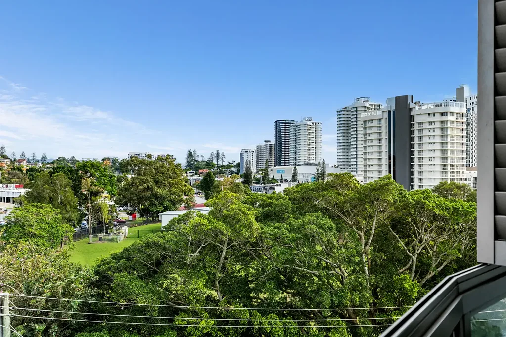 Tweed Heads 2બેડરૂમ Sunlit Apartment with Skyline Views and Coastal Convenience