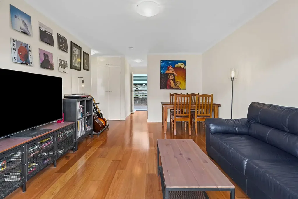 Kelvin Grove 2 Slaapkamer PEACEFUL CITY-FRINGE APARTMENT WITH TURN-KEY INTERIOR