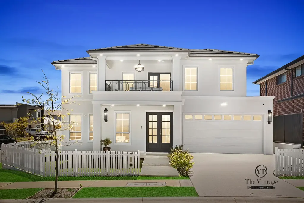 Catherine Field 5ਬੈੱਡਰੂਮ French Provincial Masterpiece with Unmatched Elegance