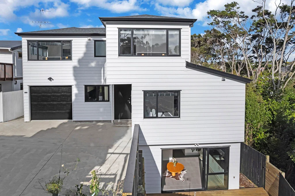 17B Cheval Drive, Totara Vale, North Shore City, Auckland