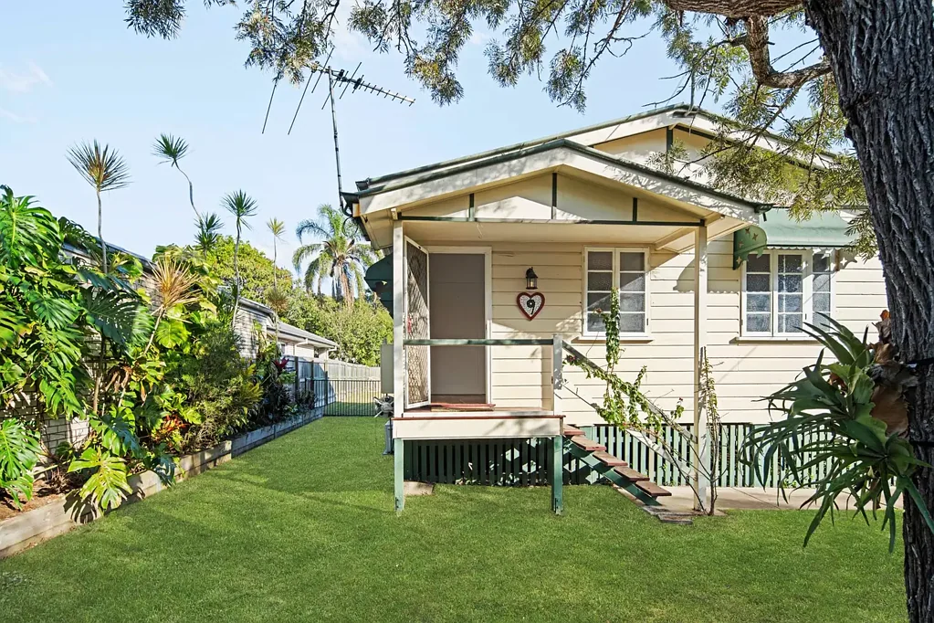 Wynnum West 3房 宽敞607m²地块 三卧一浴 中央空调 步行名校 近商圈 Bayside生活 New Price – Outstanding Bayside Buying on 607m²