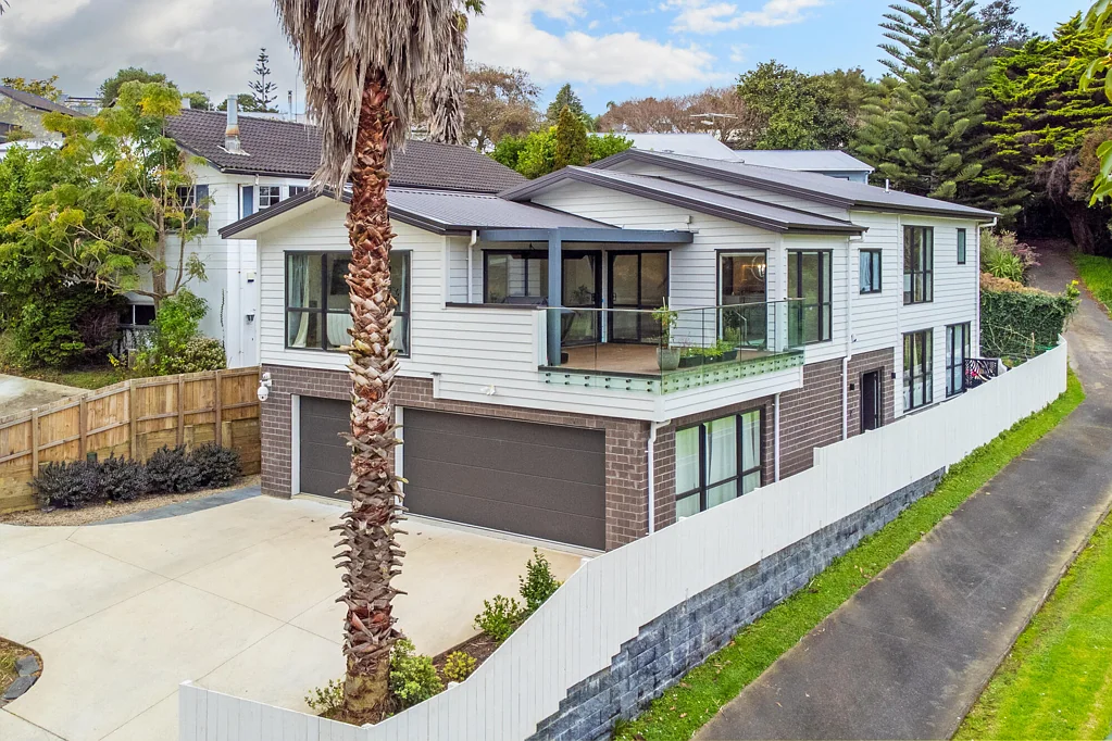 Expansive 7-Bedroom Family Home