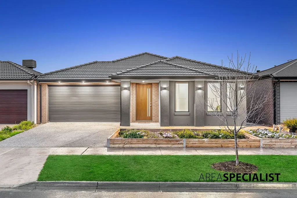Clyde North 5房  BRAND NEW! Contemporary Elegance and Family Functionality in Smiths Lane