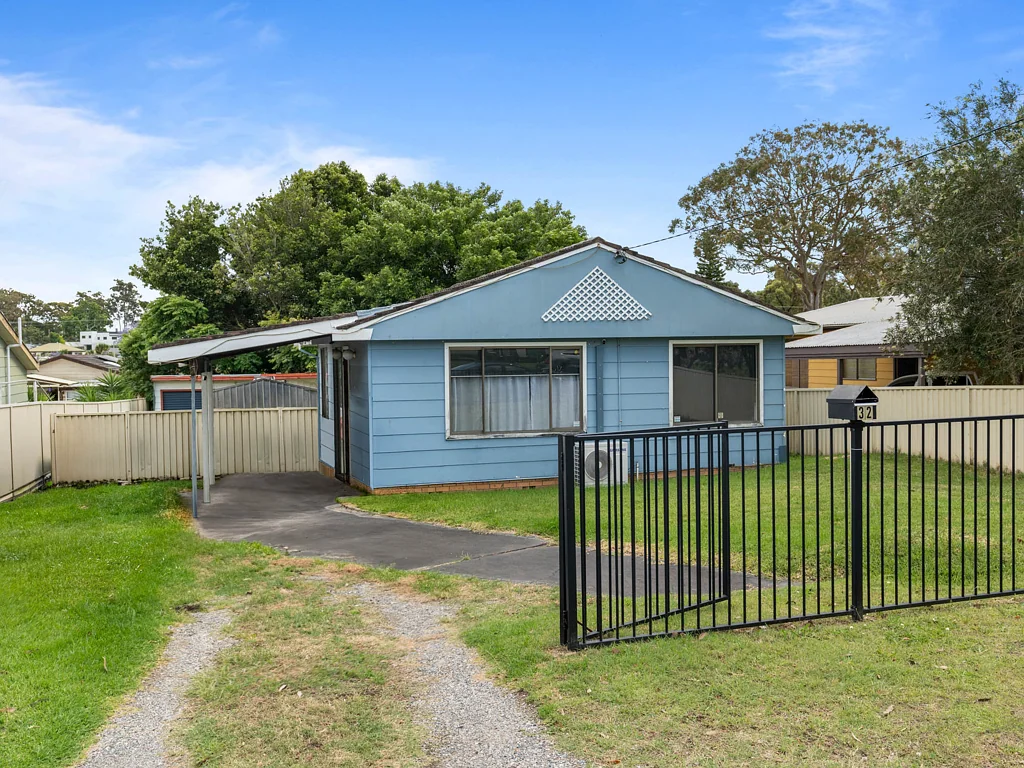 32 Spencer Road, Mannering Park, NSW 2259