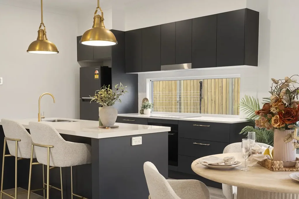 Redland Bay 4房 Redland Bay精装修 457m²地块 度假村泳池 环保甲板 现代厨房 主卧套间 双车位车库 New Build - Luxury Entertainer with Pool and Side Access