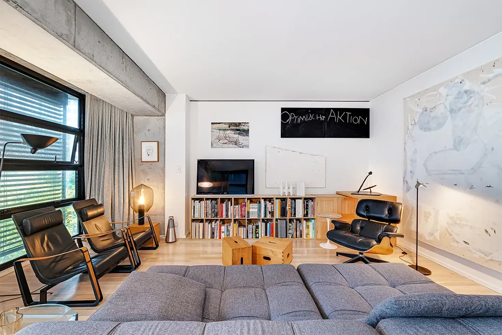 Designer Unfurnished Two Bedroom Apartment