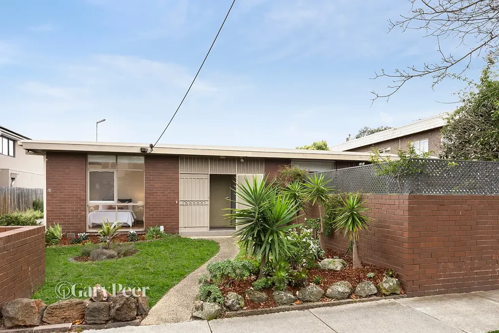 Caulfield North 3 Slaapkamer Updated, spacious & brilliantly located