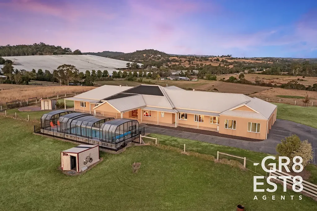 Narre Warren North 5Zimmer Private 9.5 Acre Estate - A Hidden Sanctuary with Stunning Views in Narre Warren North