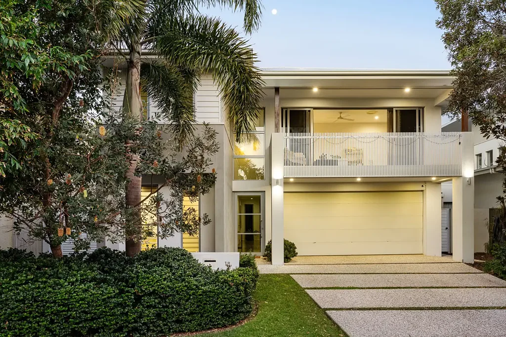 Yaroomba 5બેડરૂમ Dune-front Luxury in Yaroomba's Prestigious Beachside Estate