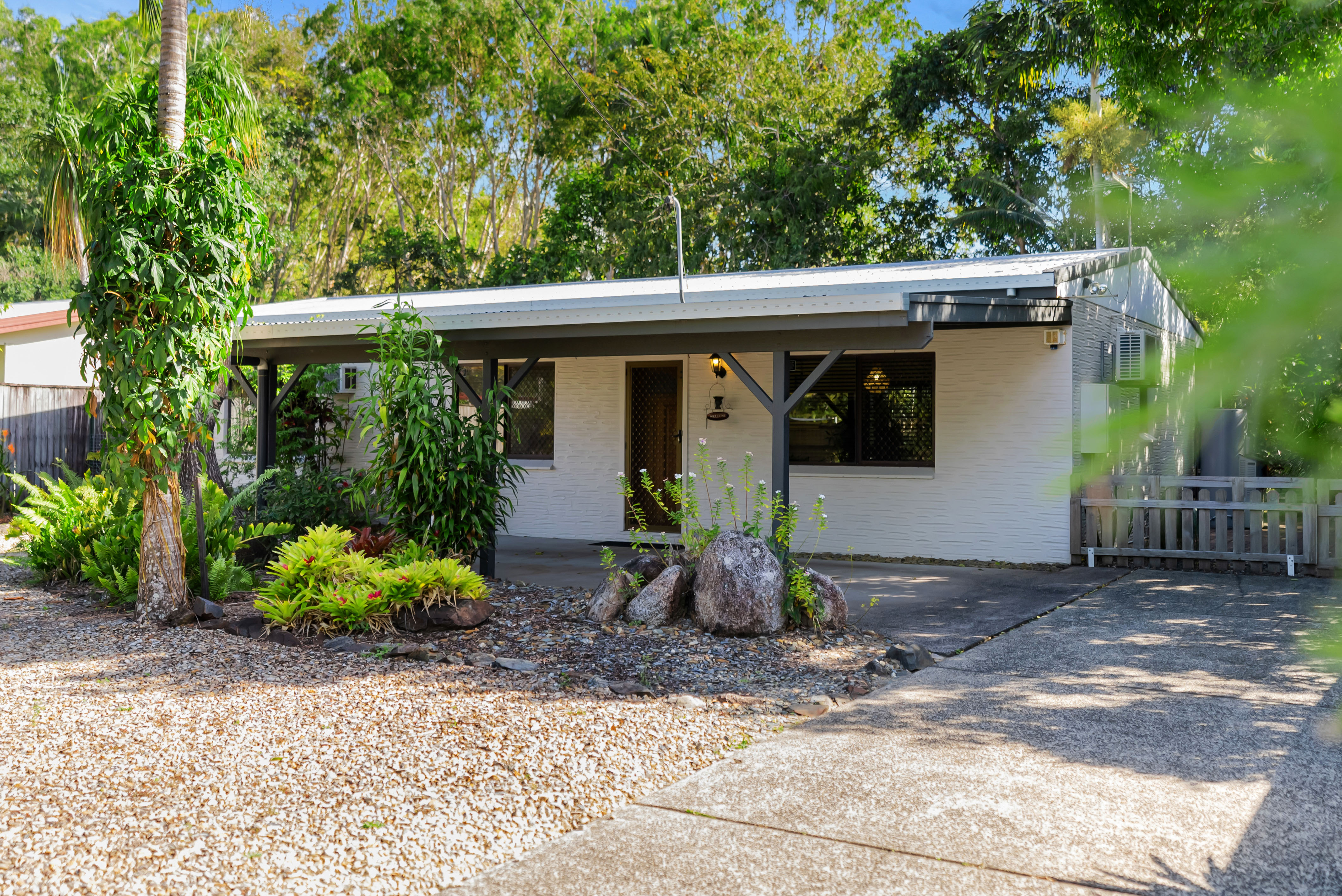 24 CARIBBEAN ST, HOLLOWAYS BEACH QLD 4878, 0房, 0浴, House