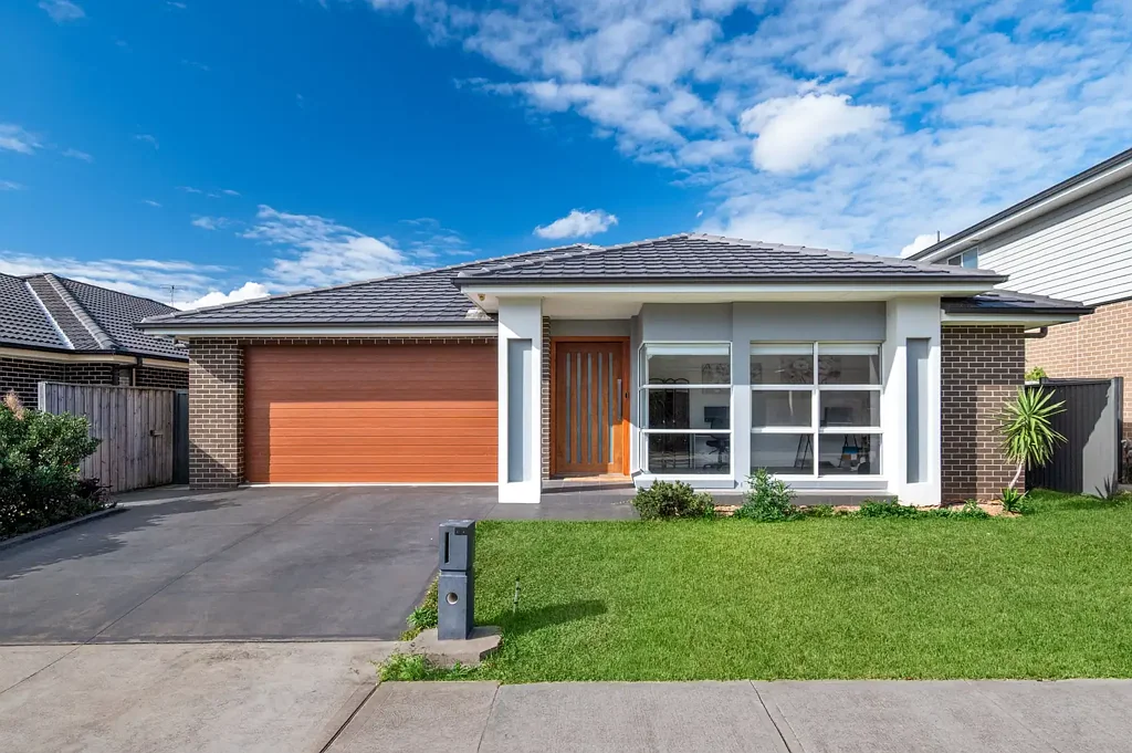 Edmondson Park 4部屋 Stylish and Spacious Family Living in Prime Location